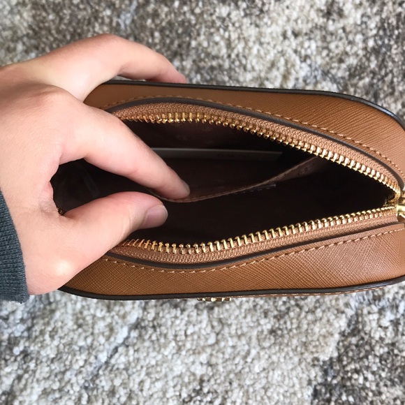 SOLD! Tory Burch Emerson Round Crossbody - Picture 5 of 6